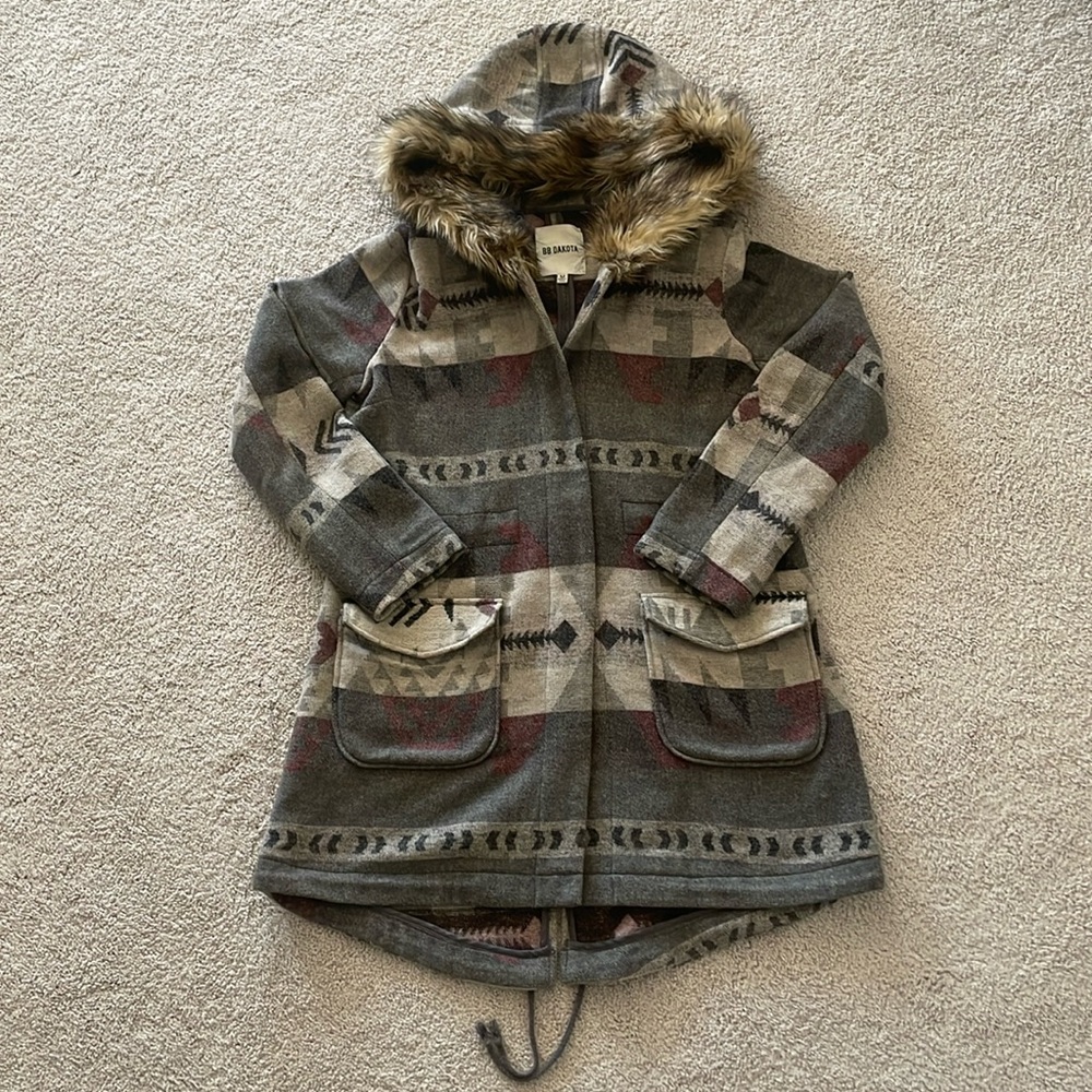 BB Dakota Hooded Jacket. Women Size Medium.